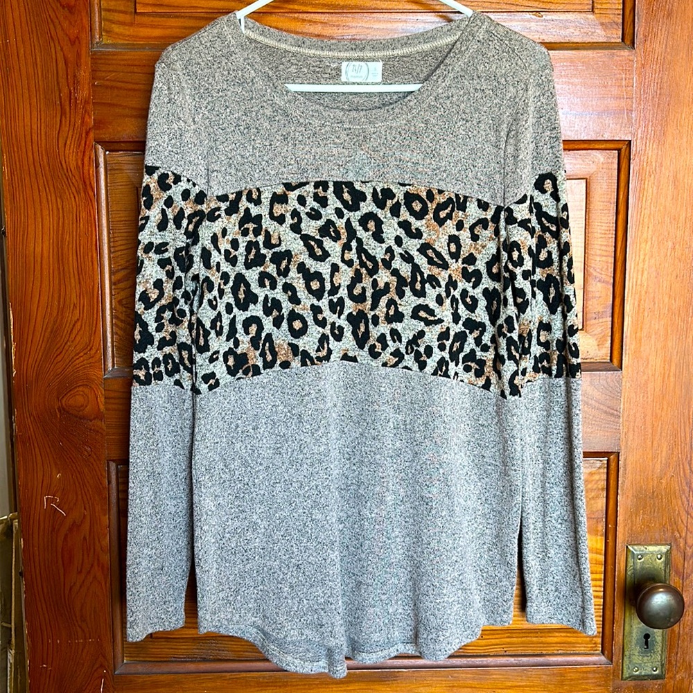 Women’s small Maurice’s shirt